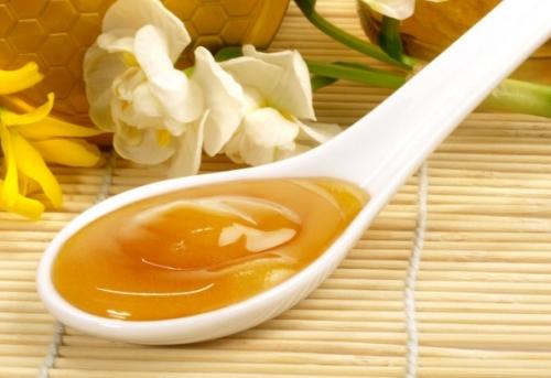 スプーンとマヌカハニー