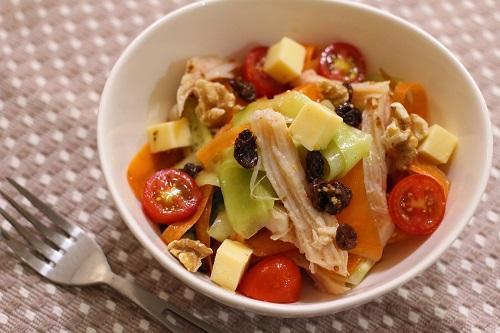 ドレッシングも手作りしよう！「チキンとレーズンのデリサラダ」