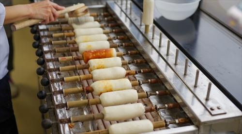 ちくわを作る食品工場