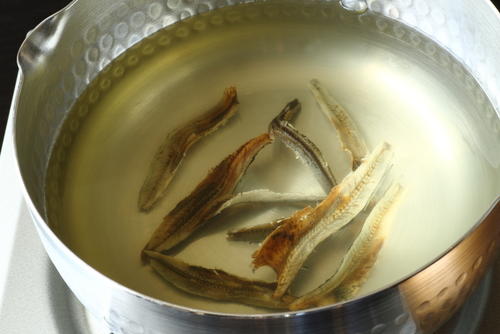 うま味抜群【いりこだし】の取り方。良質な煮干しの選び方も紹介