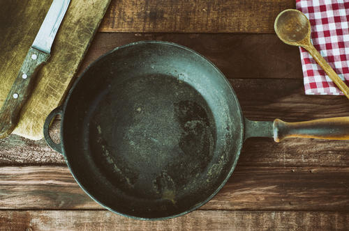 鉄製フライパンの魅力。使い方の手入れの仕方について解説