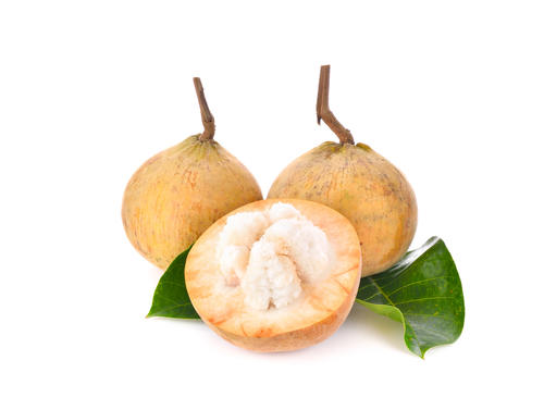 唐辛子と砂糖をかけて食べる熱帯のフルーツ、サントル