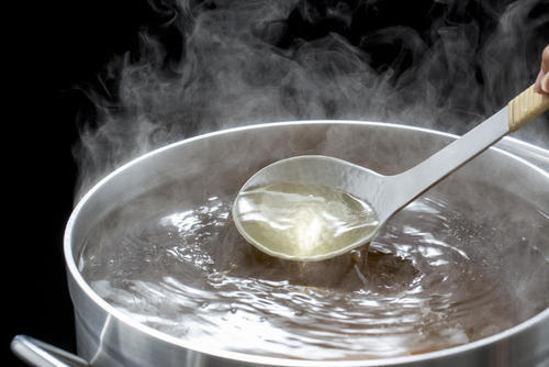 沸騰させてはいけない！？和食のだしを上手に引くルール