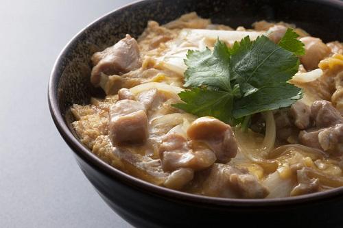 【管理栄養士監修】親子丼のカロリー！丼ものなら親子丼がおすすめ？