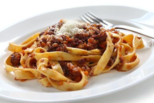 本格的ボロネーゼの作り方は？コツは野菜の下ごしらえと挽肉の焼き方