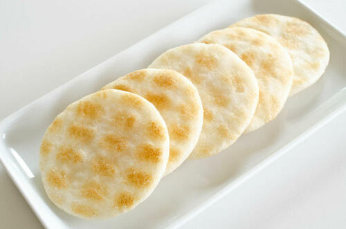 おせんべいに含まれる食塩量はどれぐらい？相性の良い飲み物も紹介