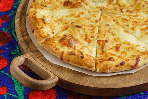 【クレッシェンツァ】の特徴や食べ方。ババロアのような食感のチーズ？