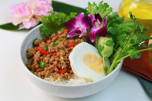 【管理栄養士監修】ガパオのカロリーと栄養素｜栄養図鑑