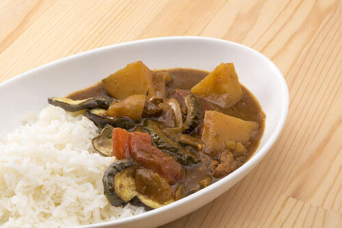 【管理栄養士監修】なすとひき肉のカレーのカロリーと作り方｜栄養図鑑