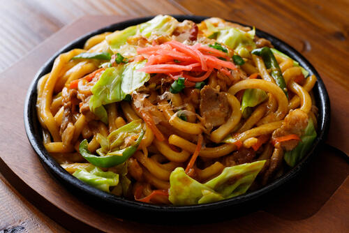 【管理栄養士監修】焼きうどんのカロリーと栄養｜栄養図鑑