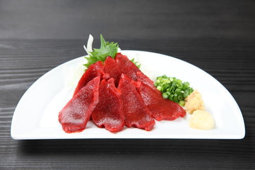 馬刺しの作り方と盛りつけのコツを紹介！馬肉を自宅で楽しもう