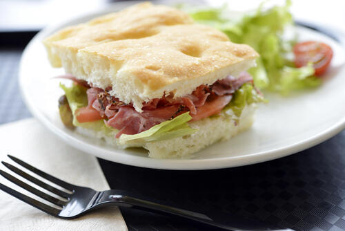 パストラミサンドを作るポイントと相性のよい具材やパンを解説！