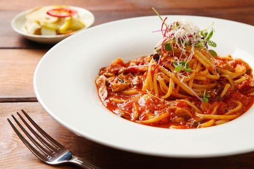 アマトリチャーナとは？豚肉と玉ねぎで作るトマトソースを詳しく解説