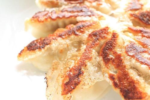 羽根つき餃子の焼き方をマスターすればよりパリパリ感を堪能できる！