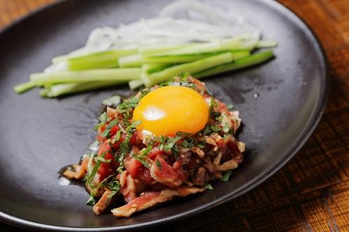 生ハムのユッケは簡単ながら高級感あり！これなら子どもも安心！