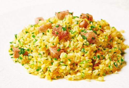 パラパラにする秘訣とは？中国料理の巨匠が教えるやみつきチャーハンの作り方