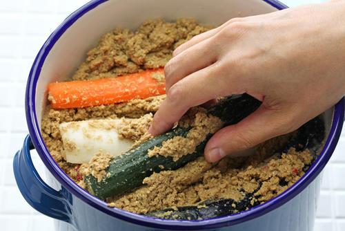 失敗しない【ぬか漬け】の作り方。ぬか床作りから食材選びのコツまで！