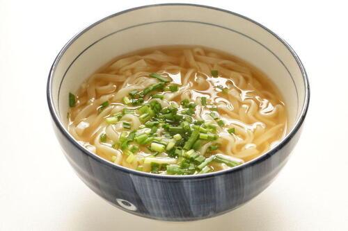 【カップうどん】の塩分量を商品別に発表！塩分カットのアレンジも！