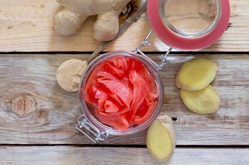 紅生姜の作り方を紹介！新生姜と普通の生姜の使い方の違いも説明