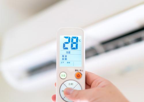 エアコンの冷房運転をしようとしているところの写真