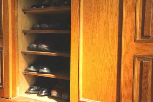 湿度が溜まりがちな靴箱の写真