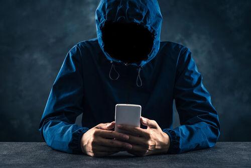 ストーカーの定義とは？ストーカーの予防法や逮捕までの流れも解説