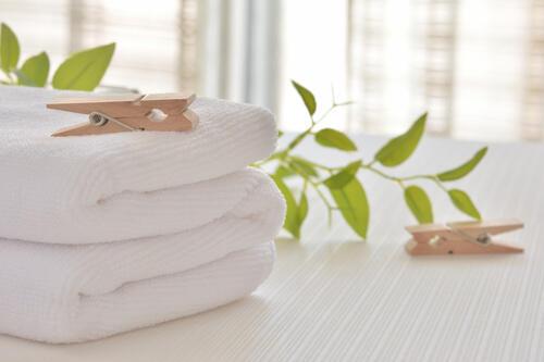 洗濯してキレイに折りたたまれたタオルの写真