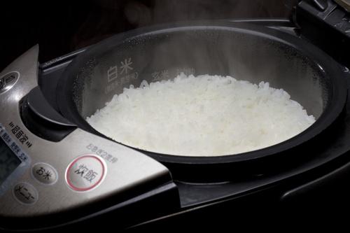 美味しい状態で保温されたご飯のイメージ写真