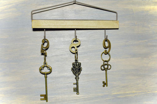 鍵の収納はどこが便利？100均やDIYで簡単に設置する方法