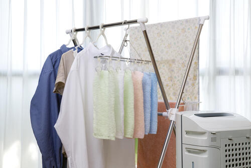 部屋干し必須の梅雨や花粉の時期に！最適なグッズの選び方とは？