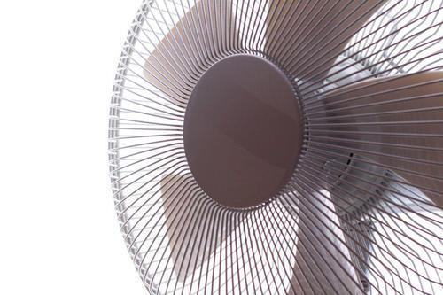 扇風機の掃除方法を徹底解説！ホコリ防止に柔軟剤がいいって本当？