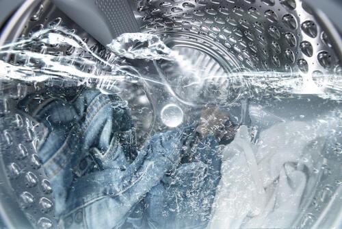 洗濯機にお湯は使える？絶対に覚えておきたい洗濯前の注意点を解説！