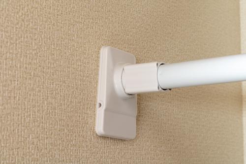 有孔ボードと突っ張り棒で壁面収納を作ろう！固定する方法を解説