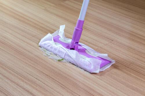 フロアワイパーの選び方やおすすめを紹介！効果的に使う意外なワザも