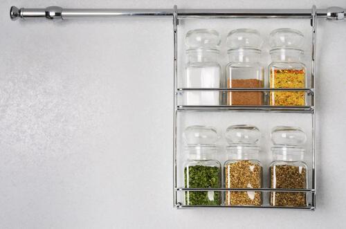 調味料ラックの選び方とは？木製などの種類やDIY、収納方法を紹介