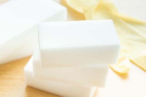 メラミンスポンジとは？洗面台・シンク・鏡・車への使用は注意が必要