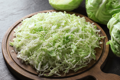 【千切りキャベツ】冷凍後も“シャキシャキ”感がしっかり残る『驚きの保存方法』を紹介！