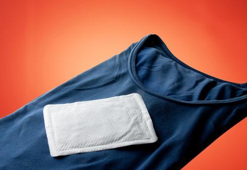 9割が知らない！？体が効率よく温まる【カイロ】を貼るべき『本当の位置』