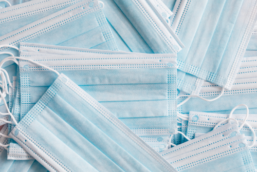 グチャッてなってる人は必見！サッと取れて超便利な【マスク収納術】⇒「それ、自分も困ってました…」