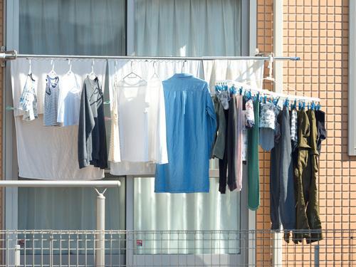 「冬は乾燥しているから洗濯物が速く乾く」は誤り？⇒【外干し＆部屋干し】の速乾テクを紹介！