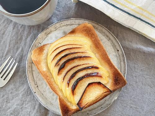 朝の定番に！“甘酸っぱさと香ばしさ”が幸せを呼ぶ『りんごとバターのトースト』簡単レシピ！
