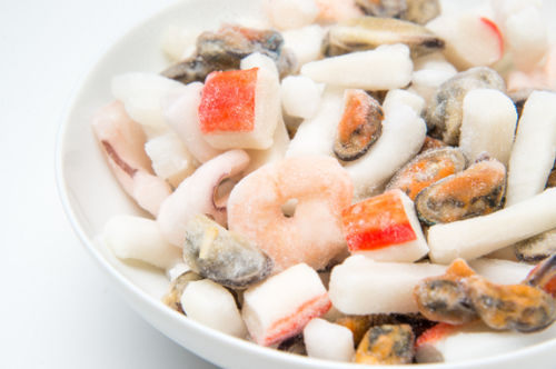 レンジはダメ！？冷凍シーフードミックスが【驚くほど】ウマくなる解凍方法⇒「知りませんでした…」