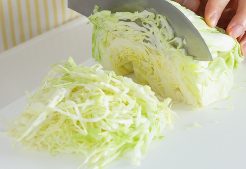 家でも再現できる！ふわふわでお店のような【千切りキャベツ】にするコツ！