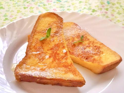 牛乳は不要！濃厚＆リッチな味わいに仕上がる「フレンチトースト」簡単レシピ