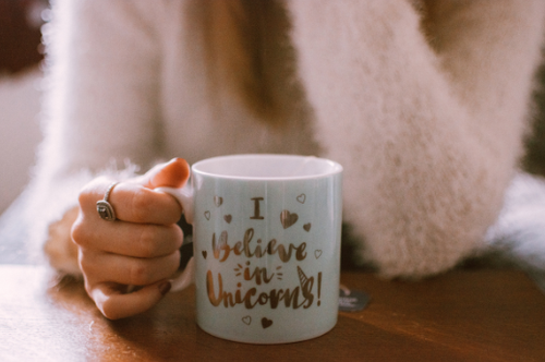 【保存版】マグカップの『神収納アイデア』特集！100均アイテムから“意外すぎる”パターンまで！