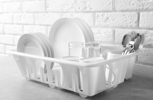 油断すると“カビ”が増殖！超簡単な【水切りかご】の掃除方法があるからやってみて！