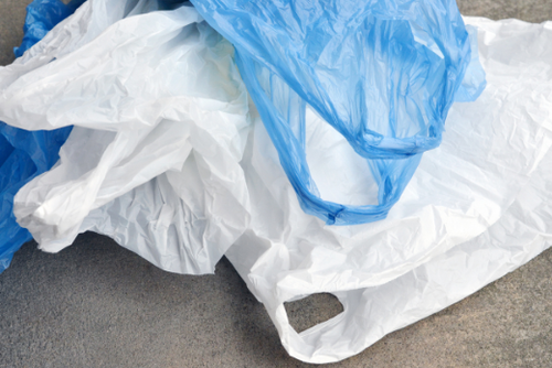 かさばるレジ袋…みんなどうやって収納してる？⇒アッと驚く【超簡単な】収納テクがあった！