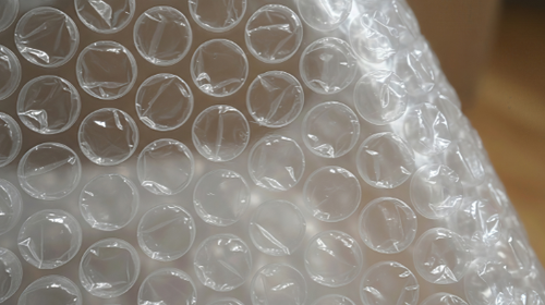【プチプチ】裏表あり？緩衝効果も違う？誰かに教えたくなる“気泡緩衝材”の真実→「それは知らなかった！」