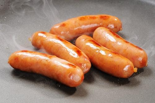 ウインナーが【驚くほど】カリカリ＆美味しくなる切り方あり！絶対試してほしい“たったひと手間”→「今まで損してた気分…」