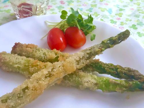 バッター液で作る“軽やか”食感の「アスパラフライ」簡単レシピ｜卵不使用でサクサク♡